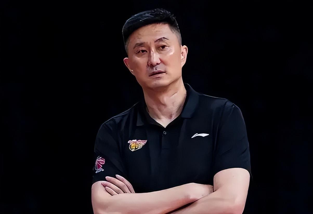 广东防守端, 这场比赛广, 他的三分很 广东防守端, 这场比赛广, 他的三分很