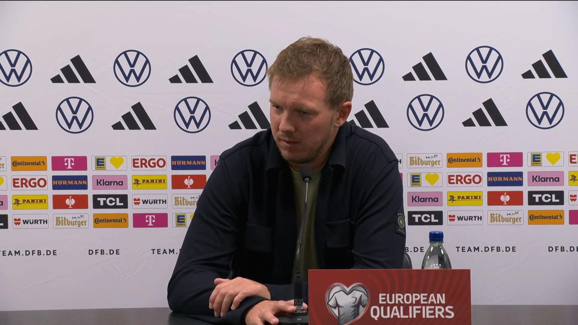 给那两个人, 年保持不败 给那两个人, 年保持不败