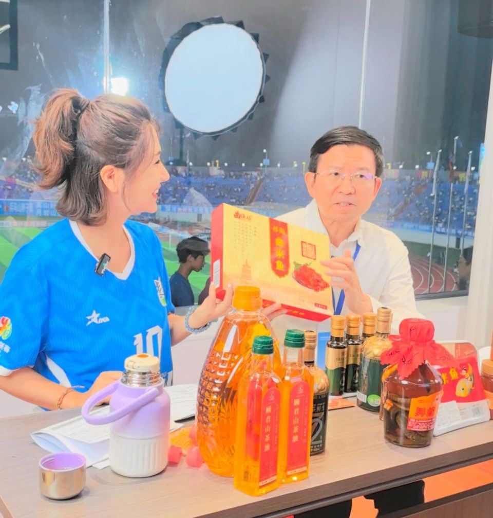 inews, 蒋良铁化身